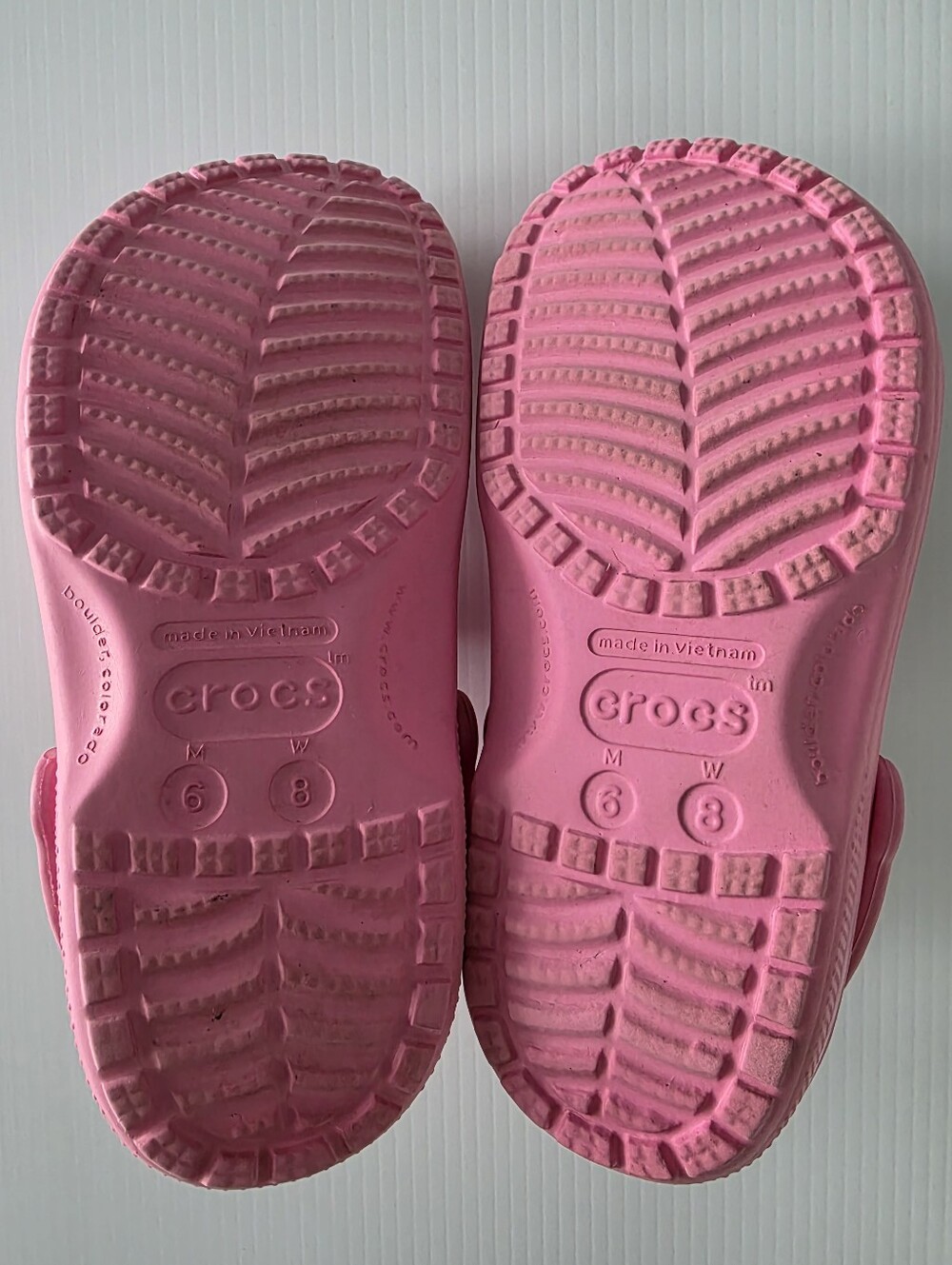 CROCS Woman's Size 8 Pink Clog Sandals with Back Strap and Charms - Picture 6 of 13
